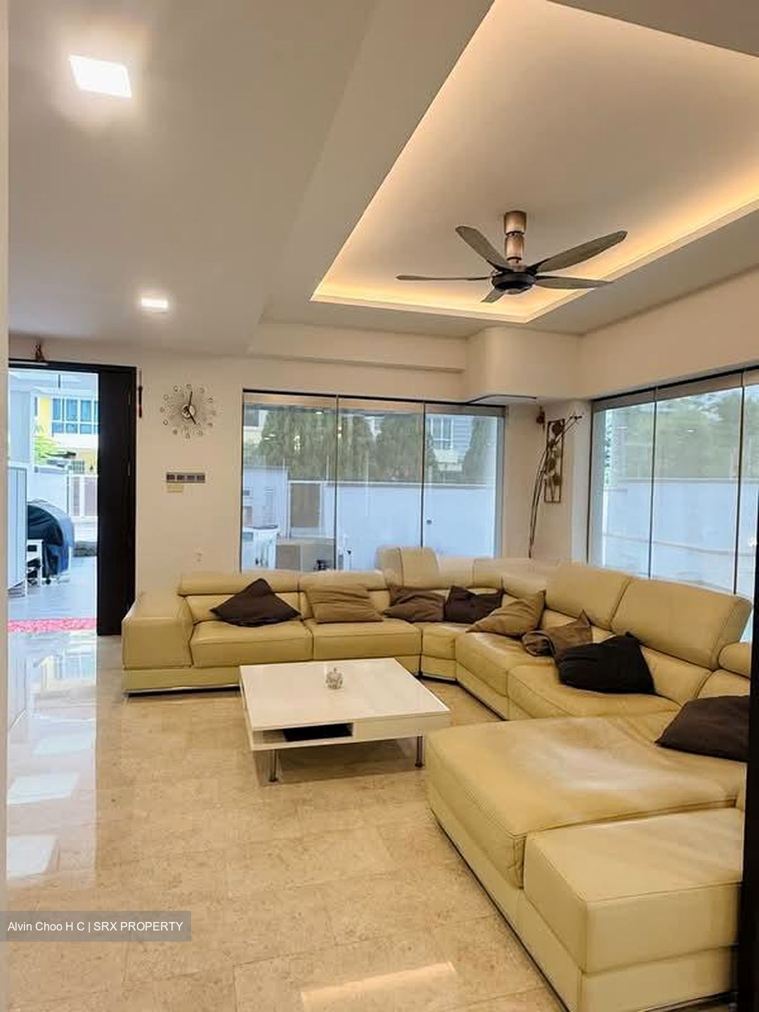 Straits Gardens (D27), Terrace #546882941